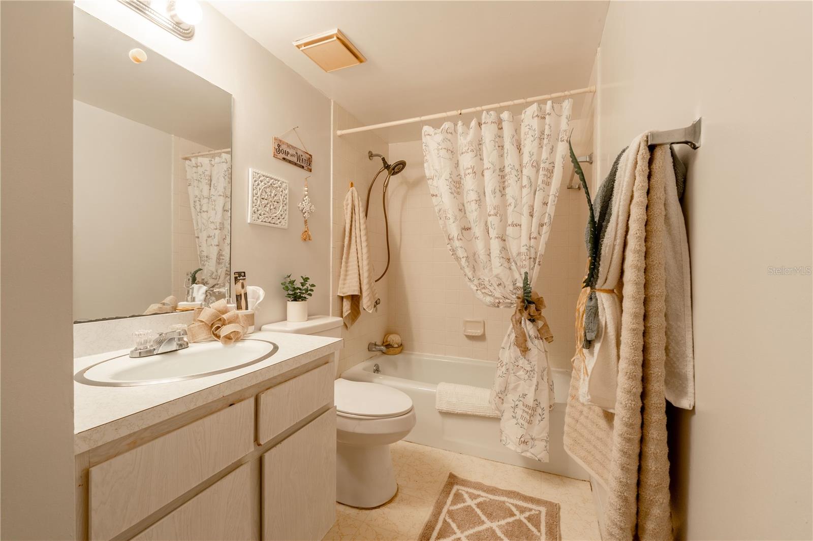 Image 8 of 32 For 600 Fairways Circle B