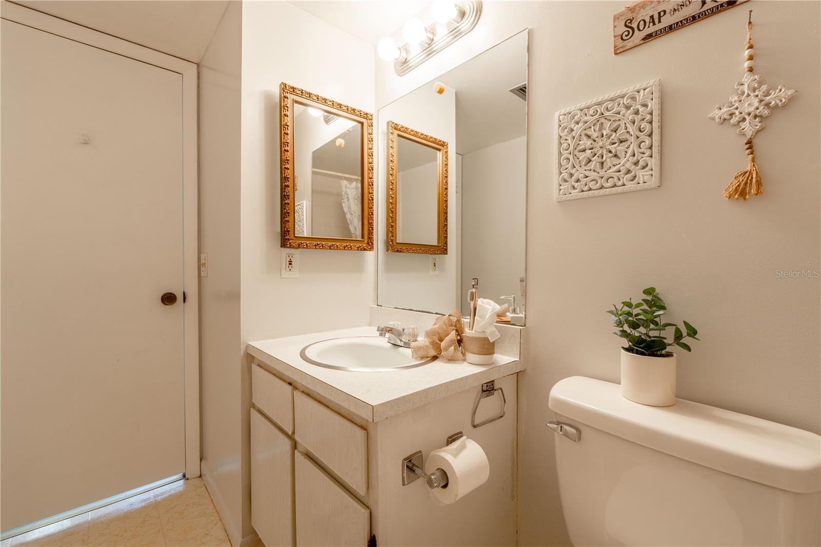 Image 9 of 32 For 600 Fairways Circle B