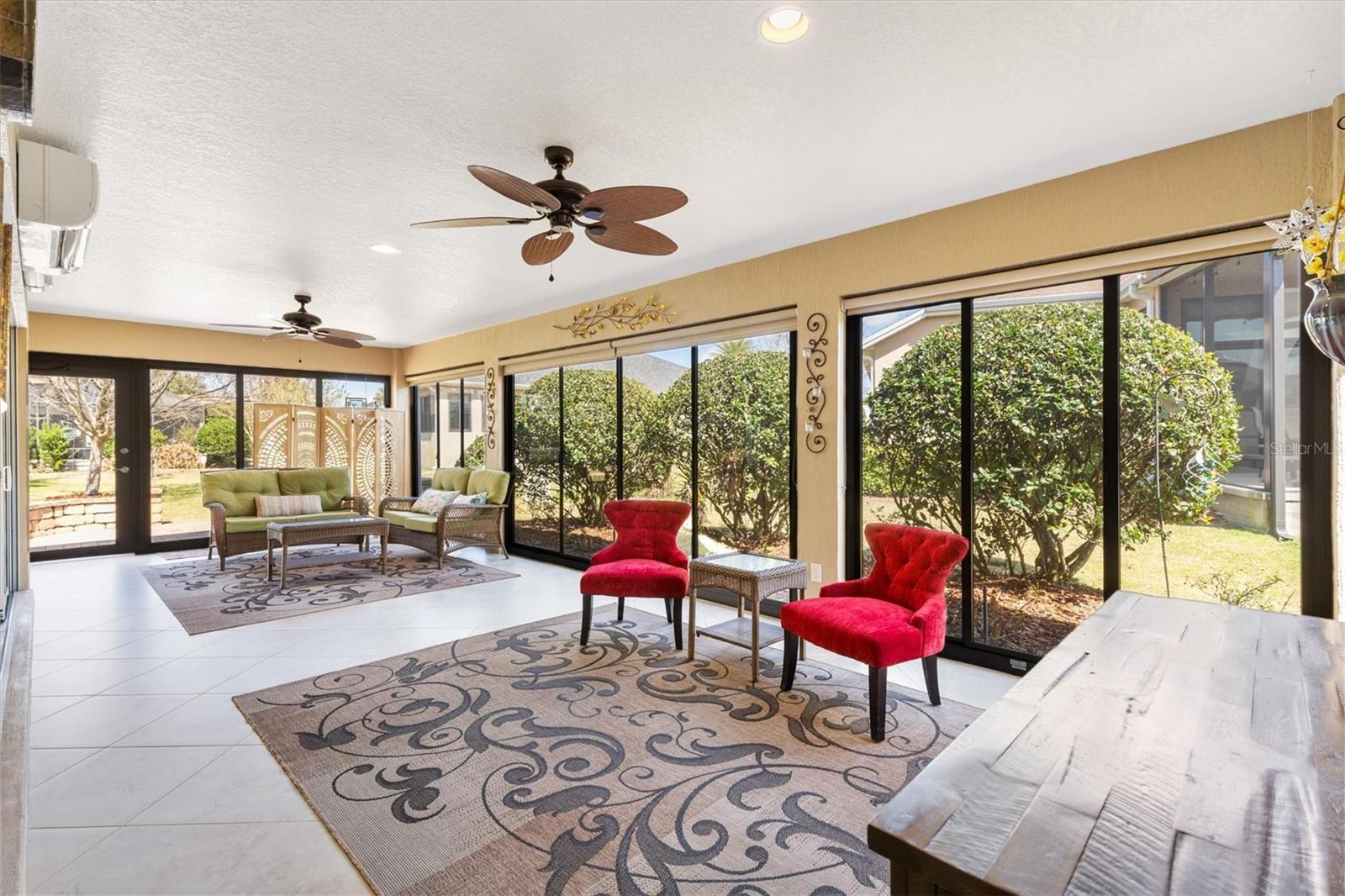 Listing photo id 13 for 3183 Apollo Lane