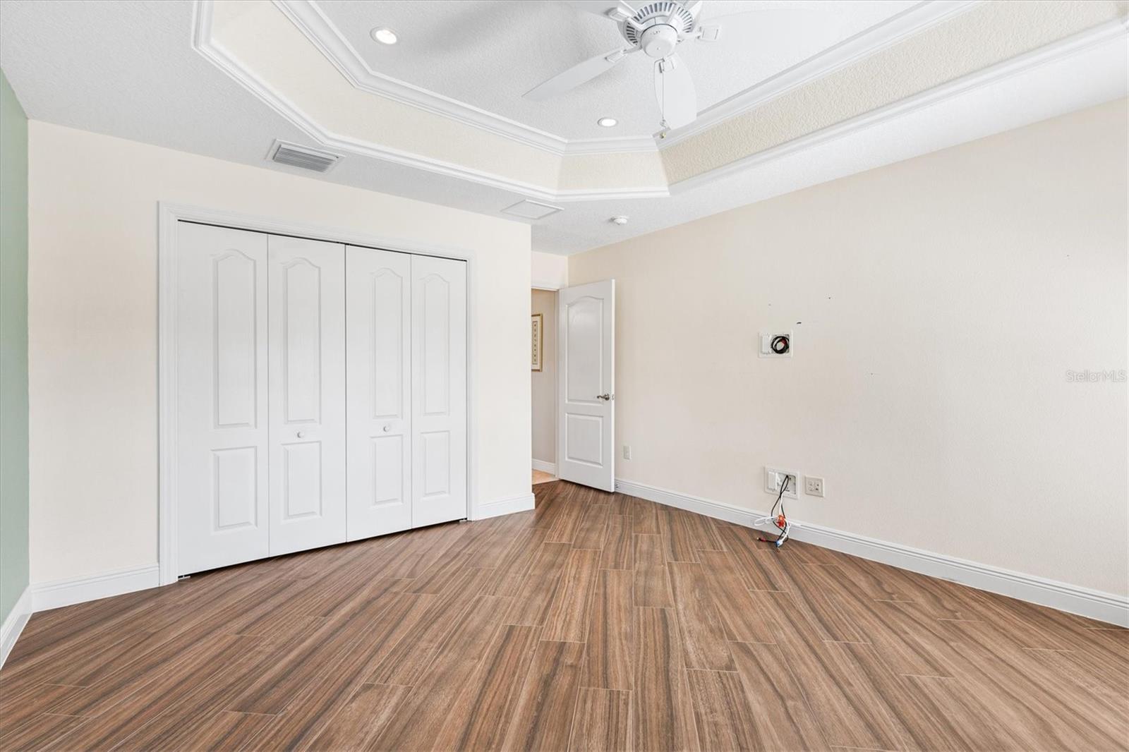 Listing photo id 21 for 3183 Apollo Lane