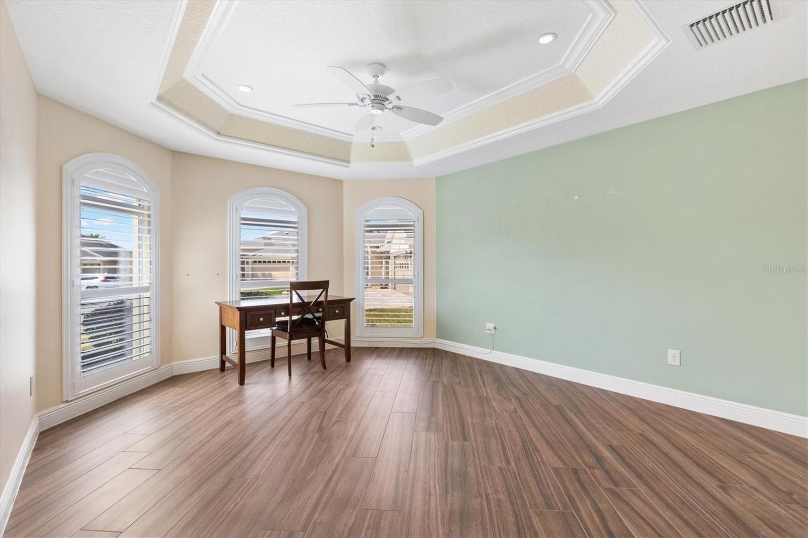 Listing photo id 22 for 3183 Apollo Lane