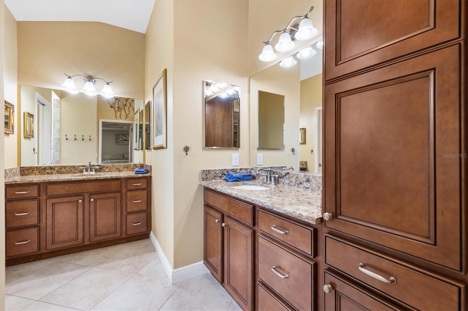 Listing photo id 24 for 3183 Apollo Lane