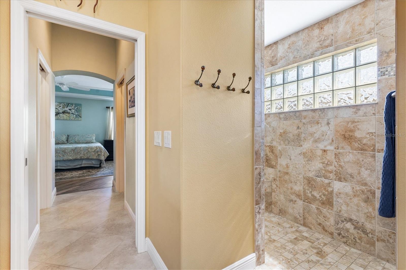 Listing photo id 25 for 3183 Apollo Lane