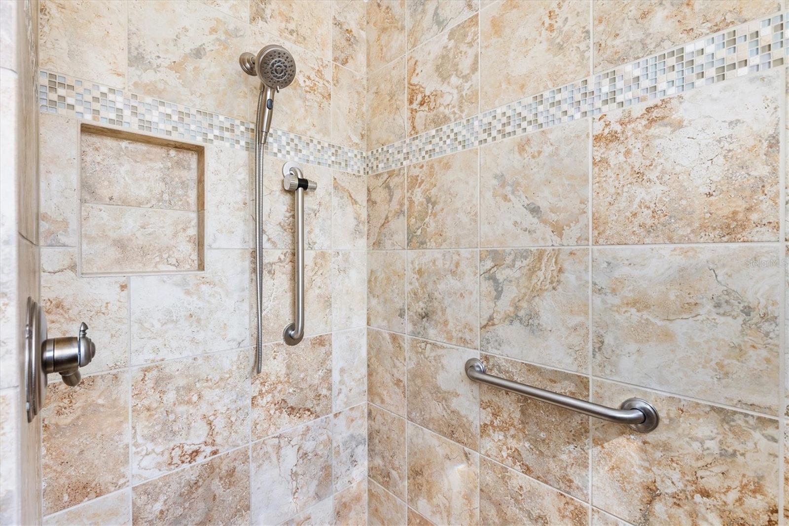 Listing photo id 26 for 3183 Apollo Lane