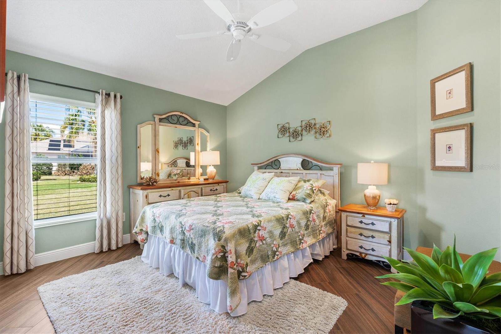 Listing photo id 28 for 3183 Apollo Lane