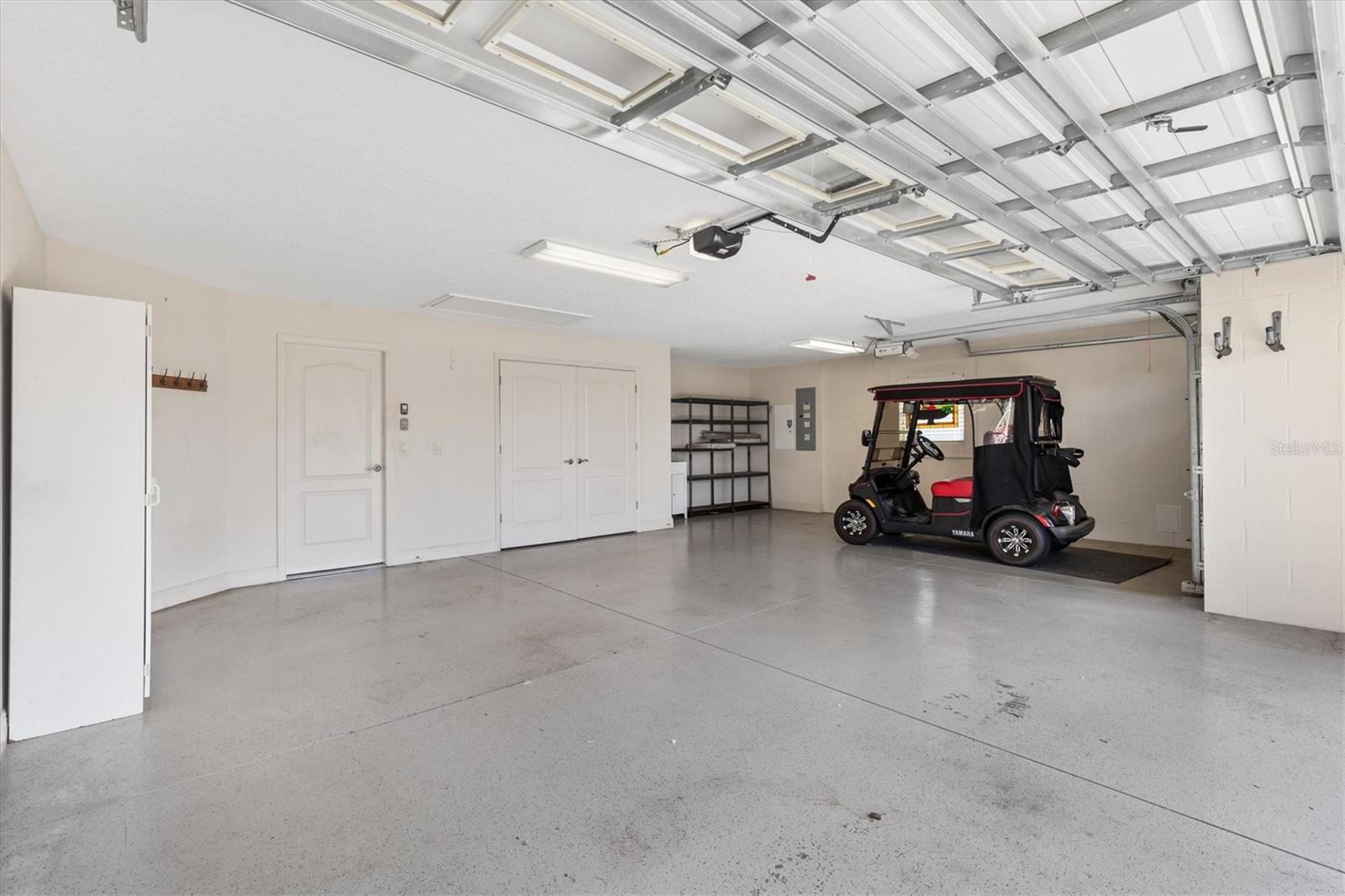 Listing photo id 30 for 3183 Apollo Lane