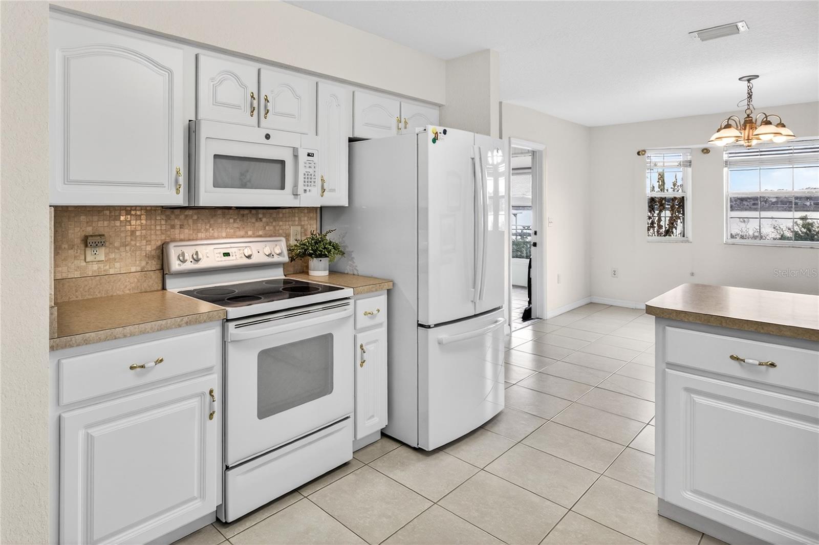 Image 10 of 41 For 1547 Lake Villa Drive