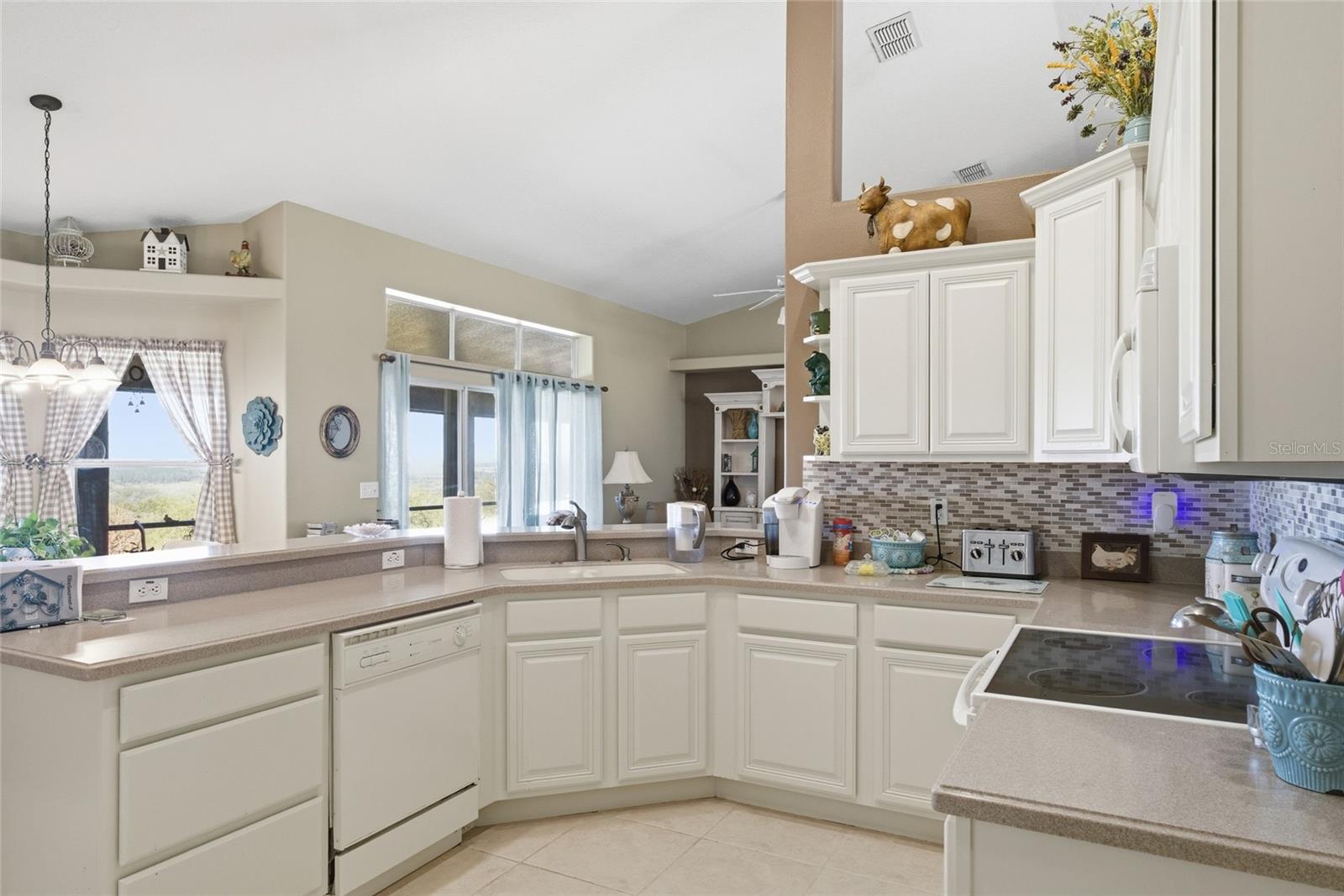 Image 11 of 34 For 932 Cornell Avenue