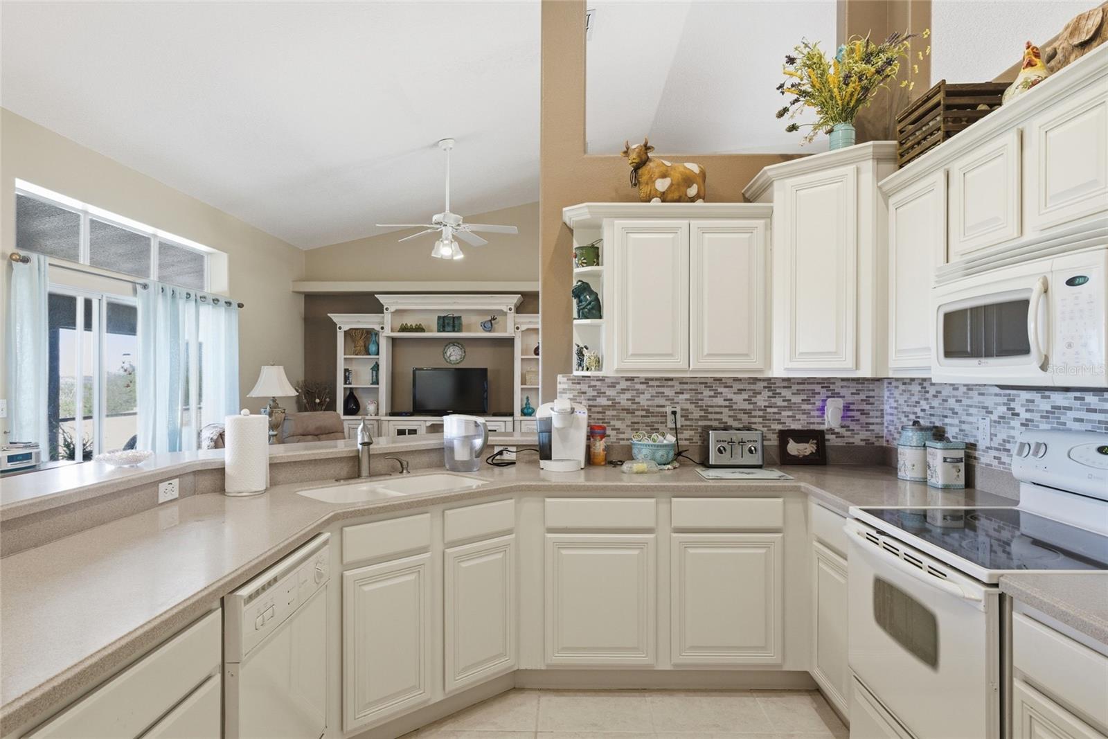 Image 12 of 34 For 932 Cornell Avenue