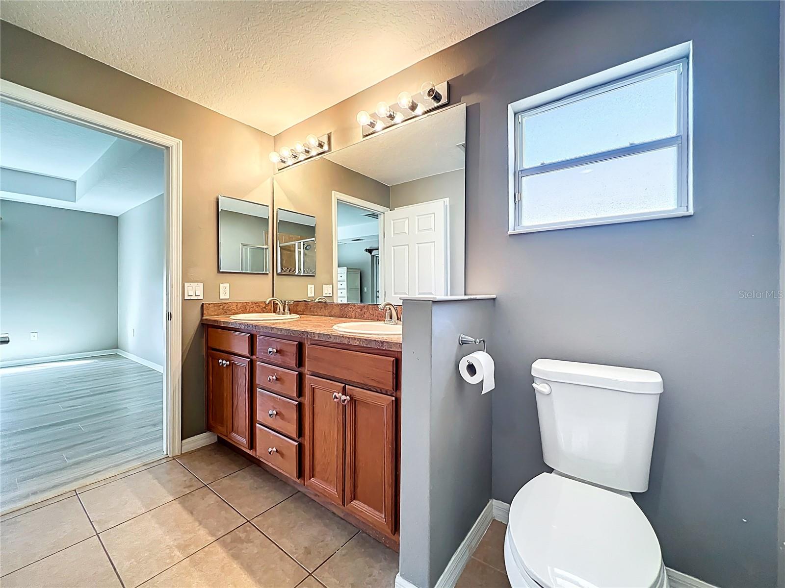 Image 31 of 51 For 26815 White Plains Way