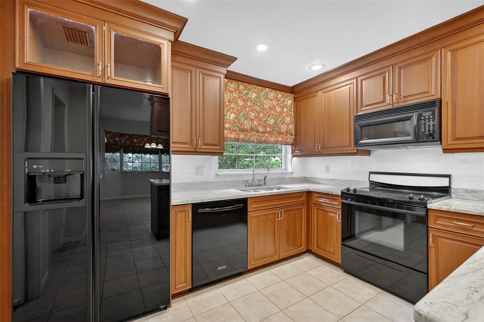 Image 10 of 61 For 2000 Country Club Drive