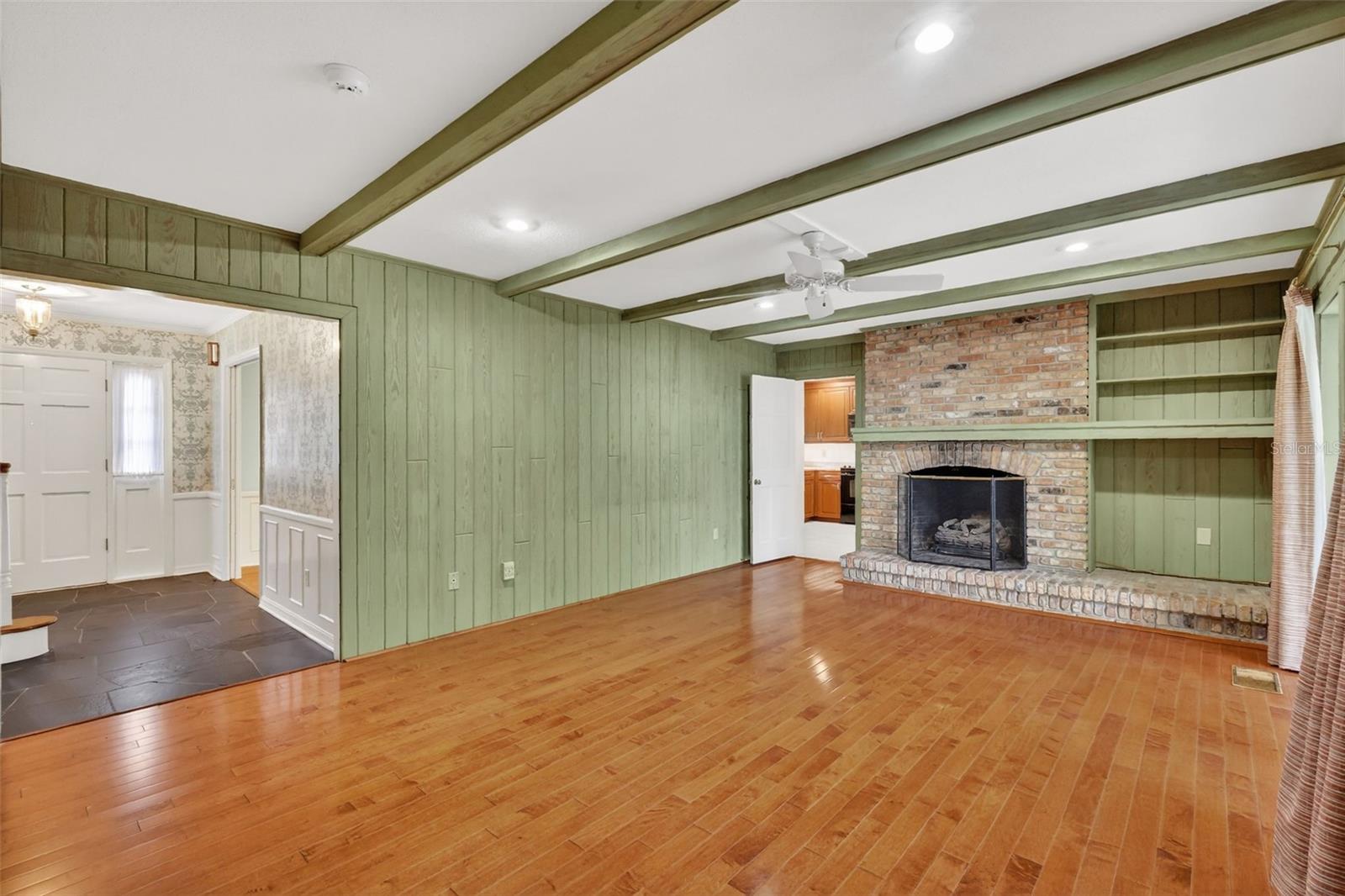 Image 16 of 61 For 2000 Country Club Drive