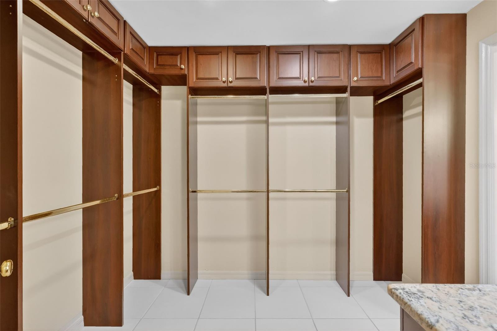 Image 26 of 61 For 2000 Country Club Drive