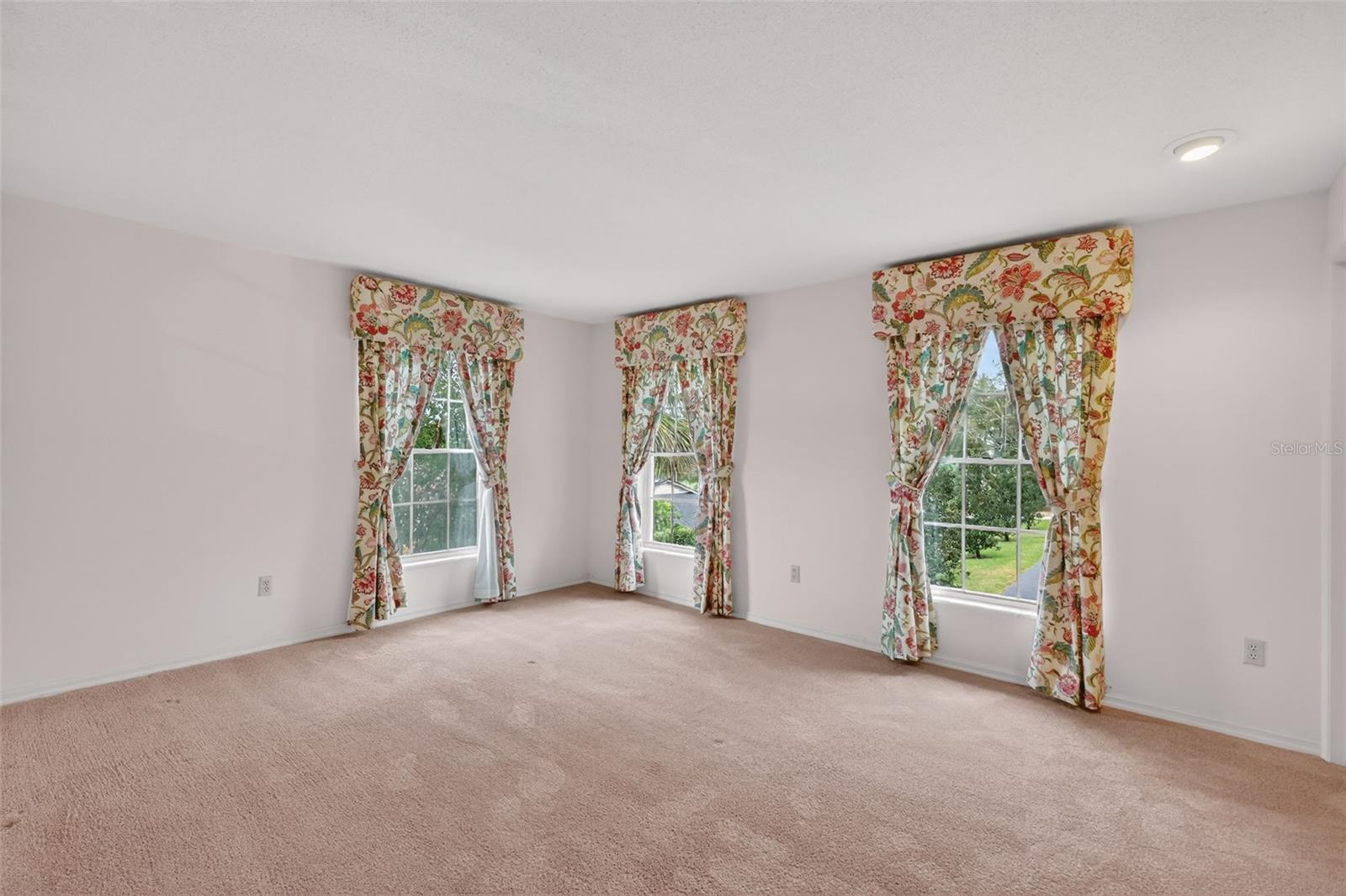 Image 29 of 61 For 2000 Country Club Drive