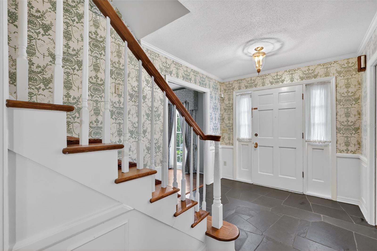 Image 3 of 61 For 2000 Country Club Drive