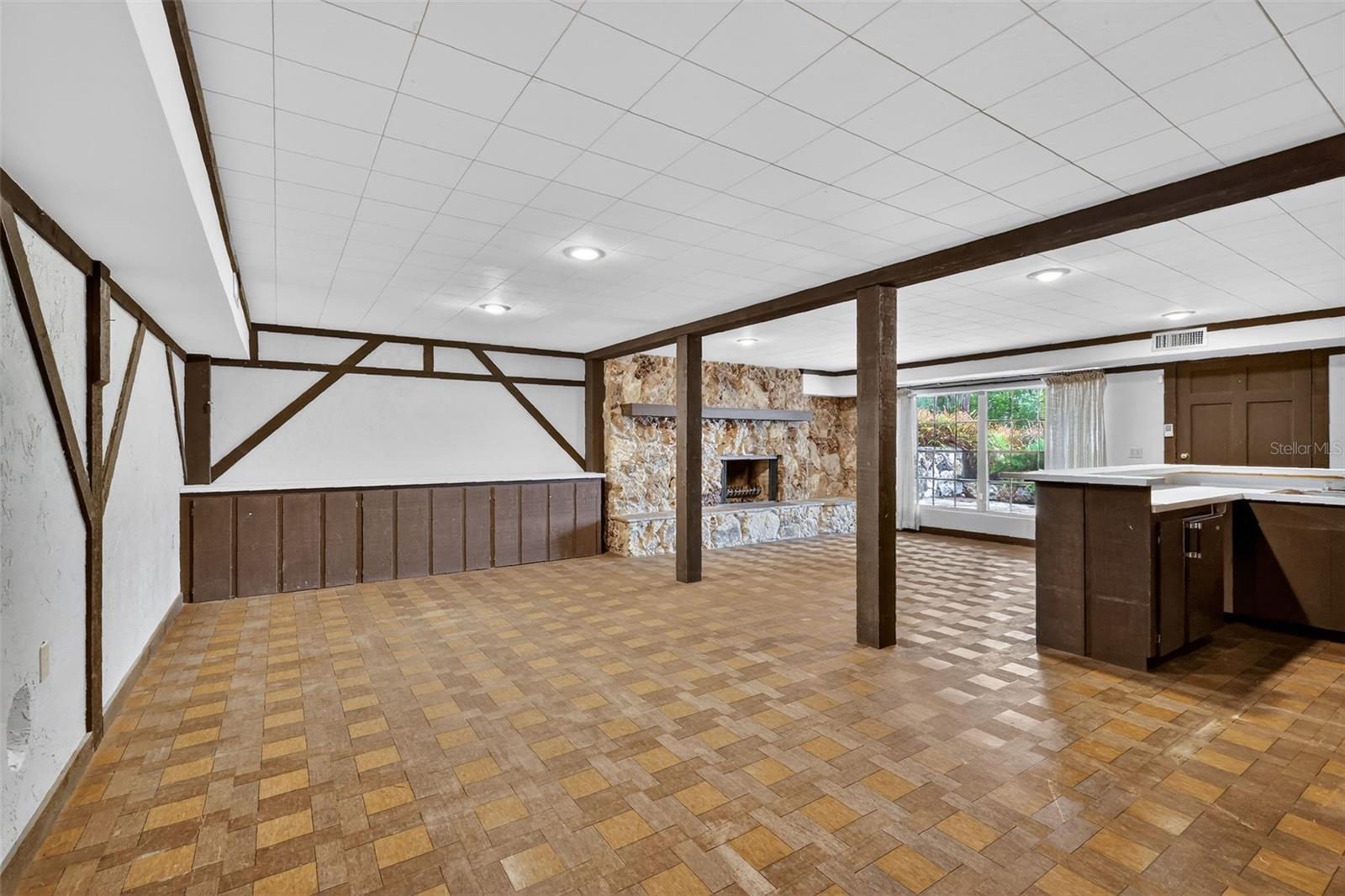 Image 36 of 61 For 2000 Country Club Drive