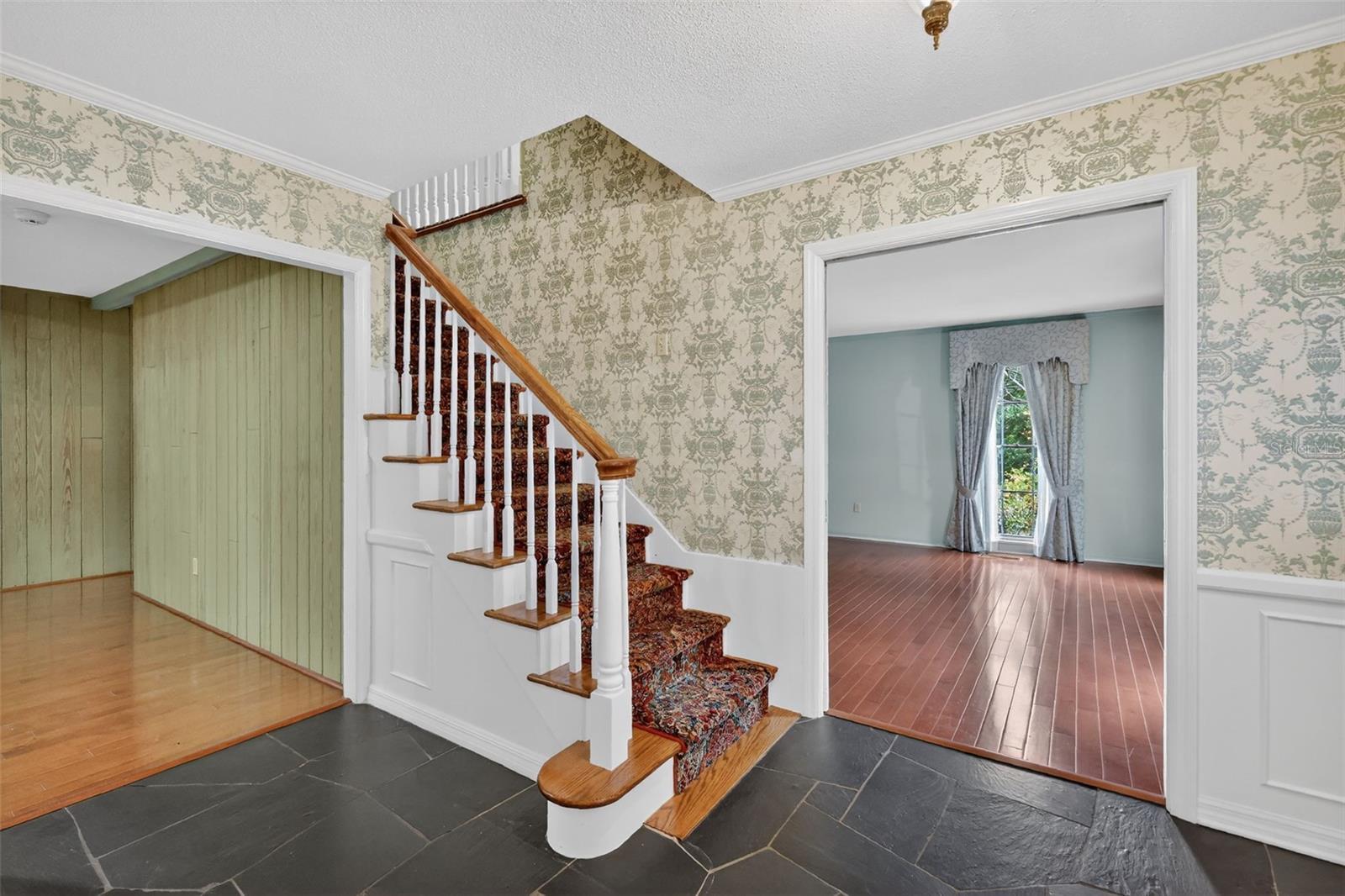 Image 4 of 61 For 2000 Country Club Drive