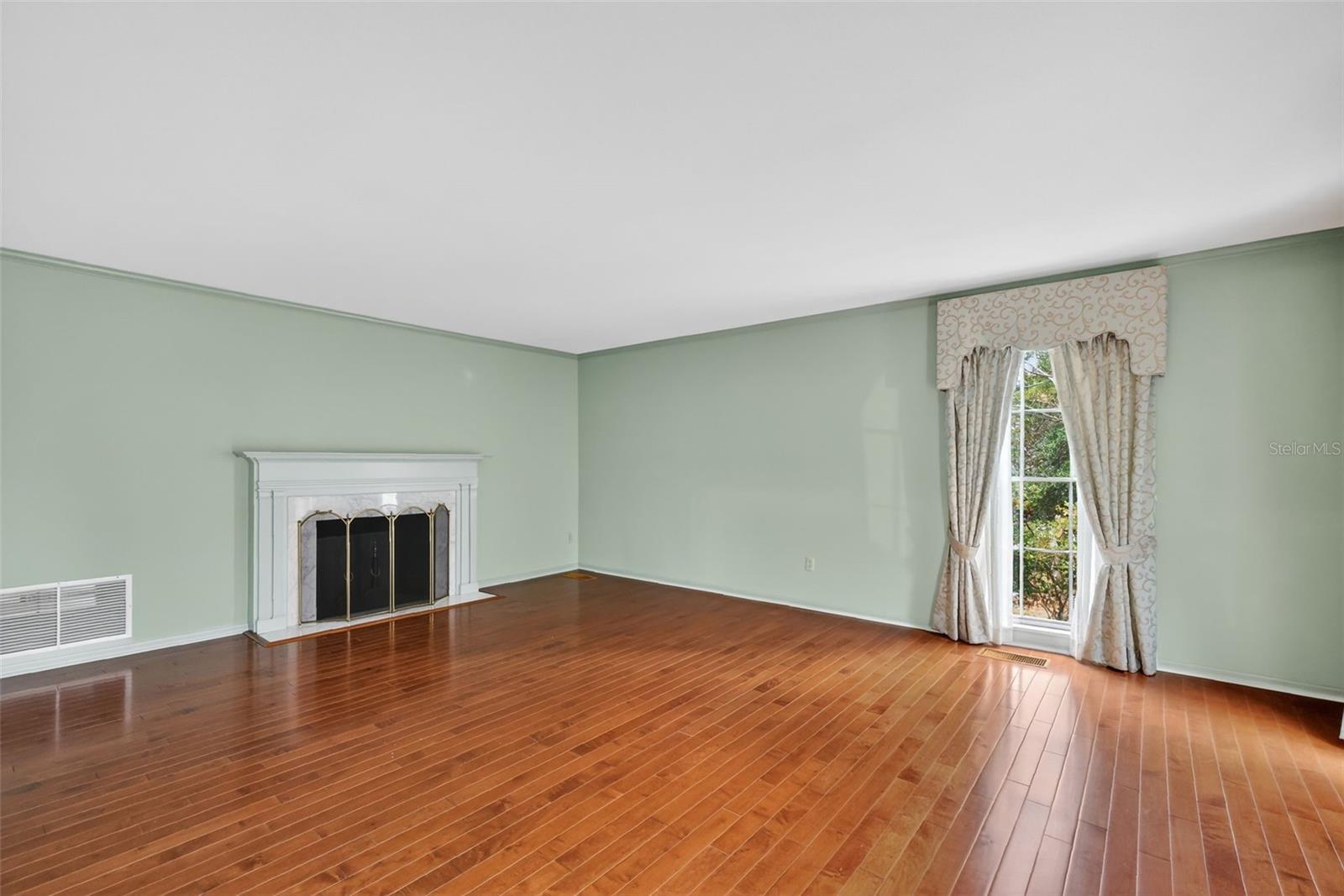 Image 5 of 61 For 2000 Country Club Drive