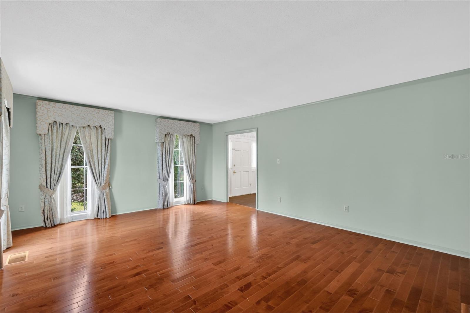 Image 6 of 61 For 2000 Country Club Drive