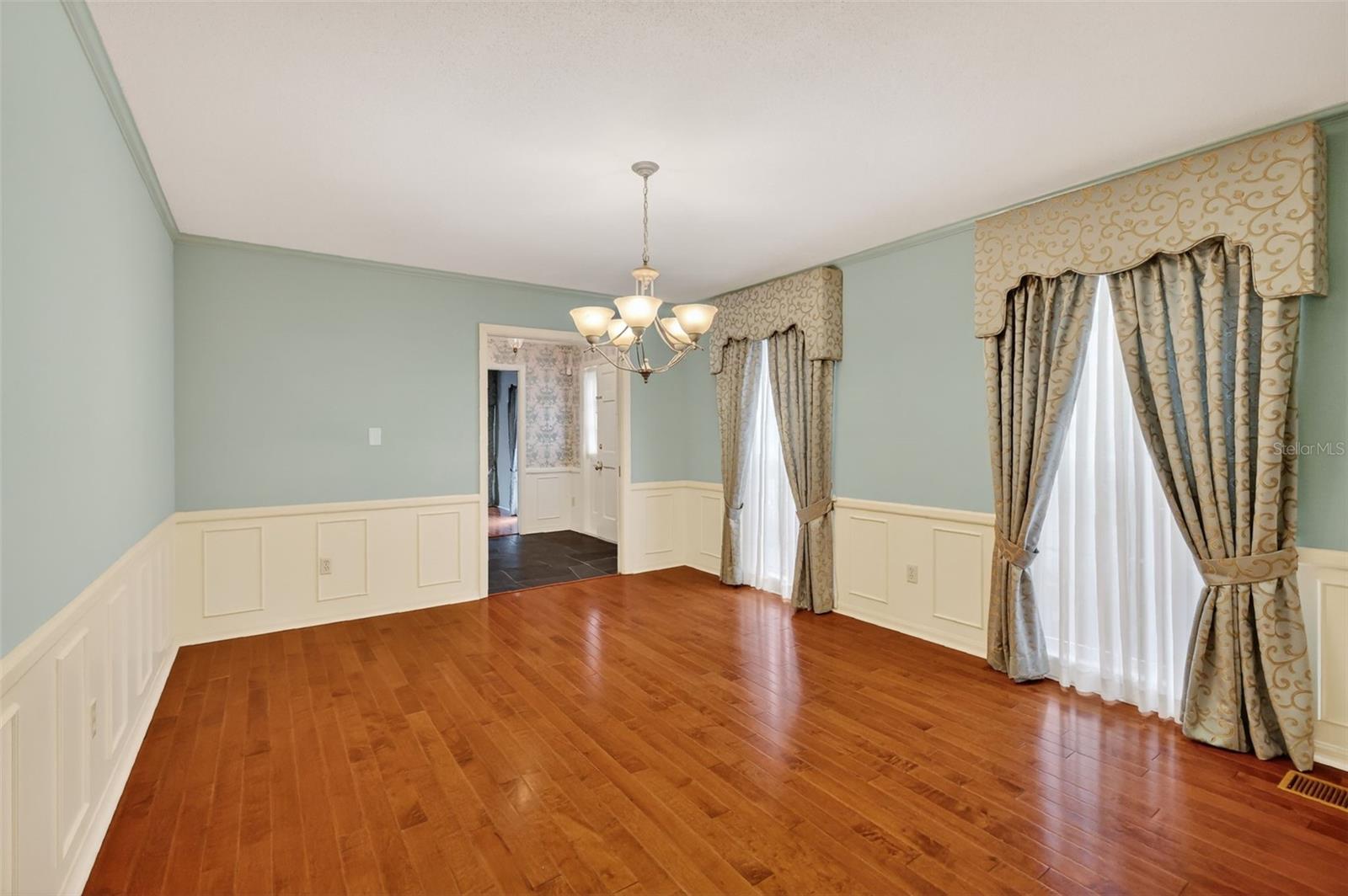 Image 7 of 61 For 2000 Country Club Drive