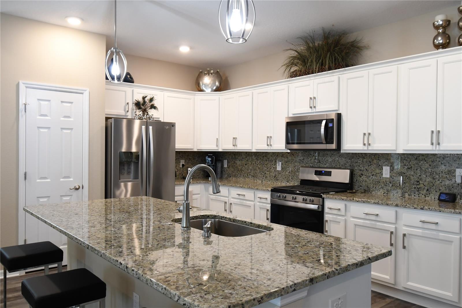 Listing photo id 1 for 7912 89th Circle