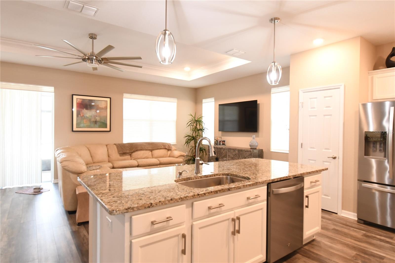 Listing photo id 2 for 7912 89th Circle