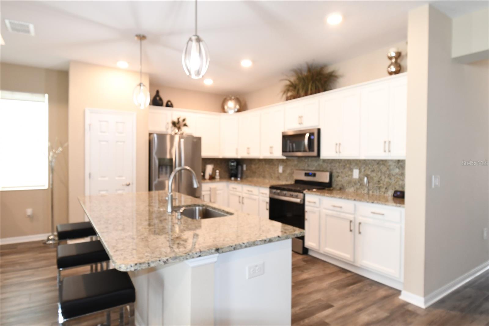 Listing photo id 3 for 7912 89th Circle