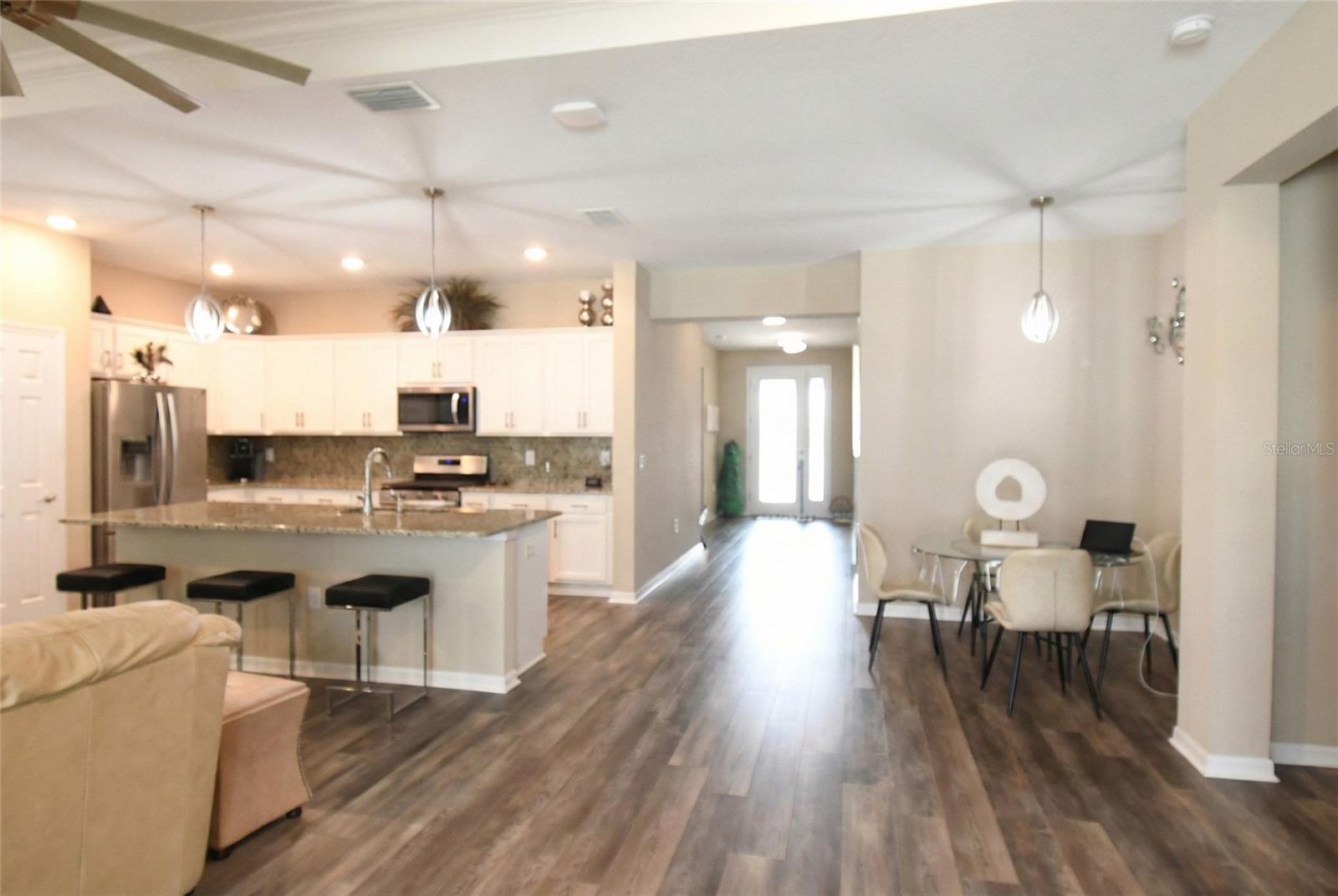 Listing photo id 4 for 7912 89th Circle