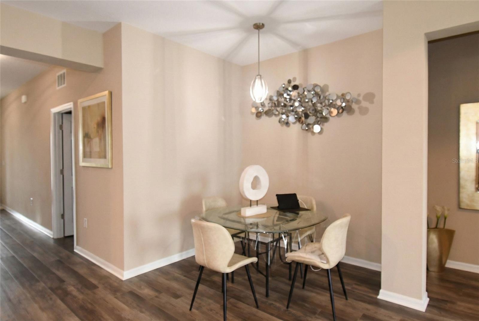 Listing photo id 5 for 7912 89th Circle