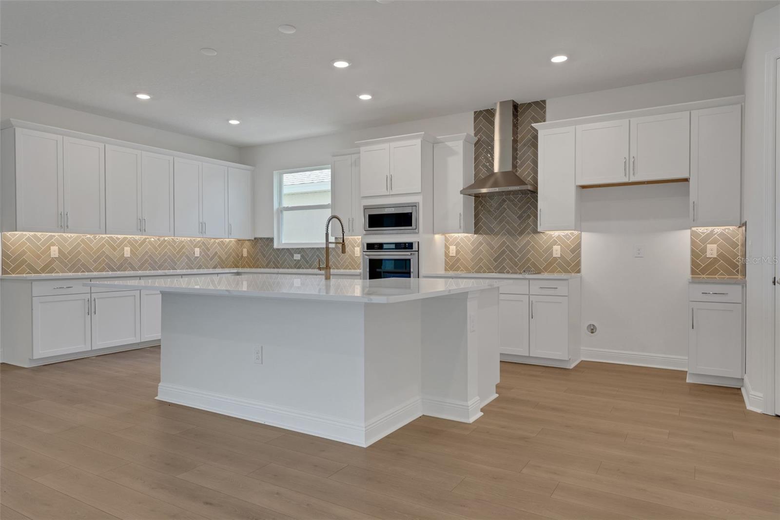 Image 28 of 49 For 7425 Sea Manatee Street