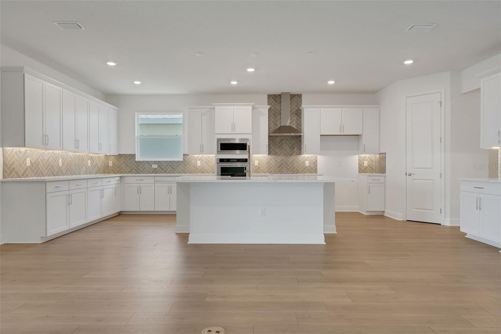 Image 37 of 49 For 7425 Sea Manatee Street