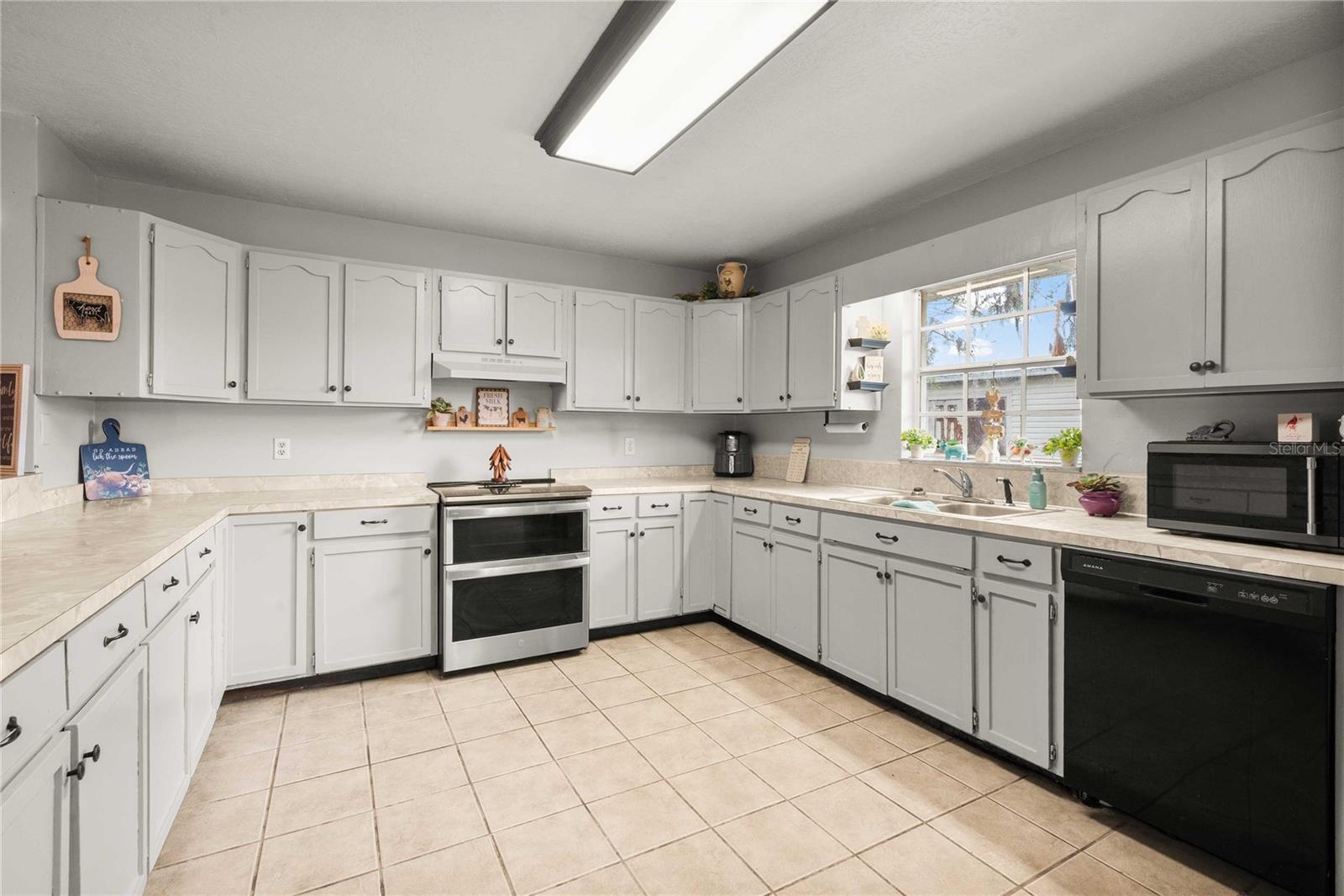 Image 20 of 46 For 12237 Cr 727