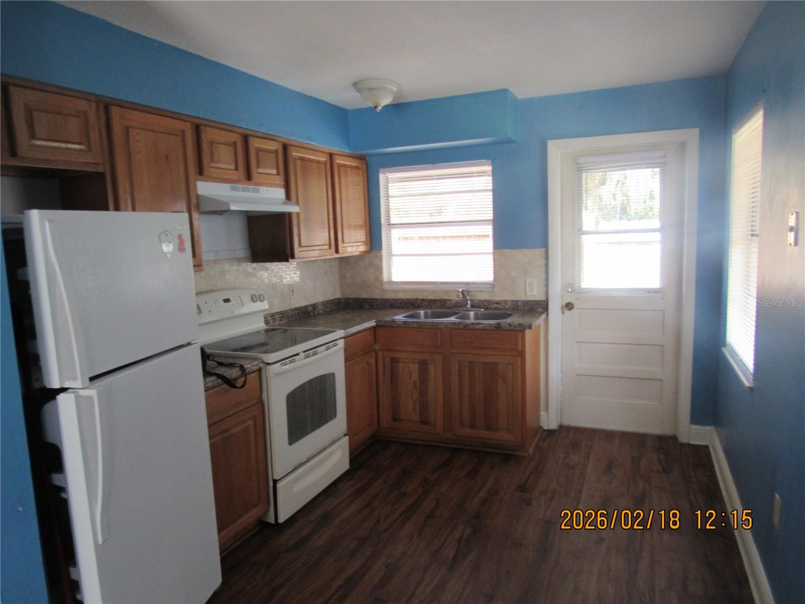 Image 3 of 16 For 720 Warfield Avenue