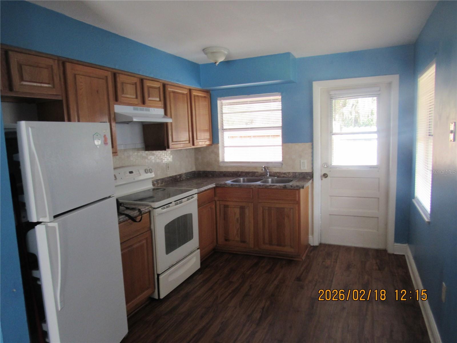 Image 5 of 16 For 720 Warfield Avenue