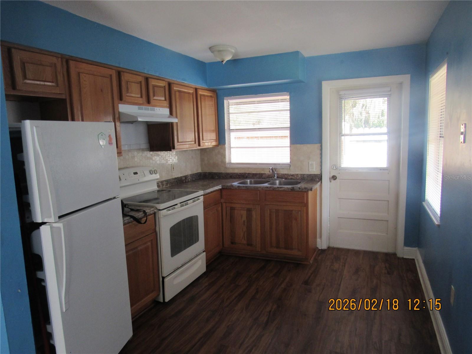 Image 6 of 16 For 720 Warfield Avenue