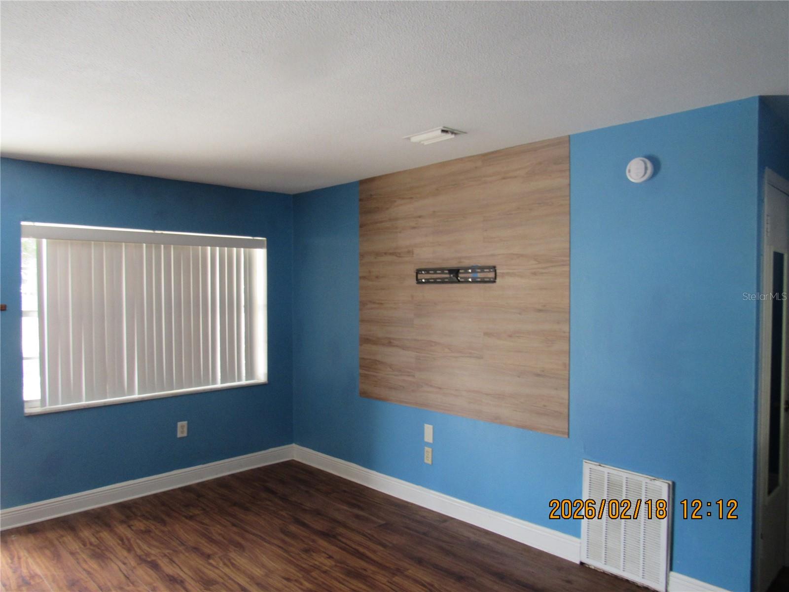 Image 8 of 16 For 720 Warfield Avenue