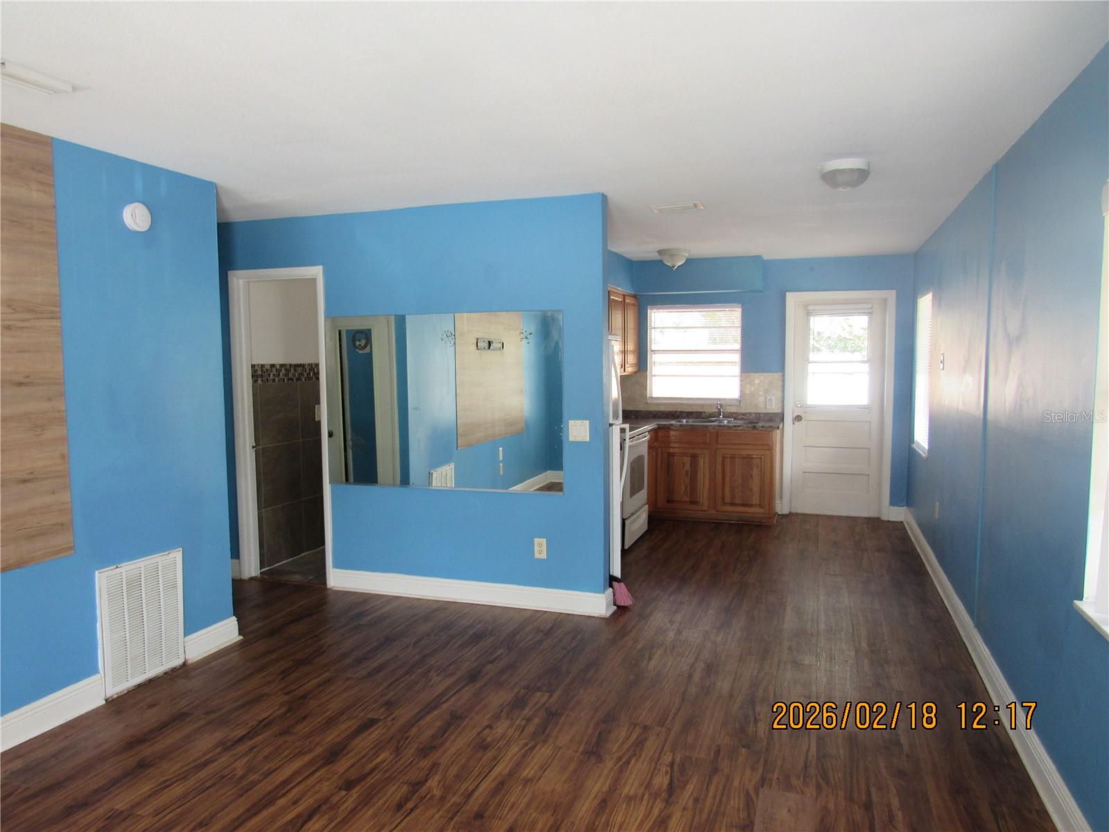 Image 9 of 16 For 720 Warfield Avenue