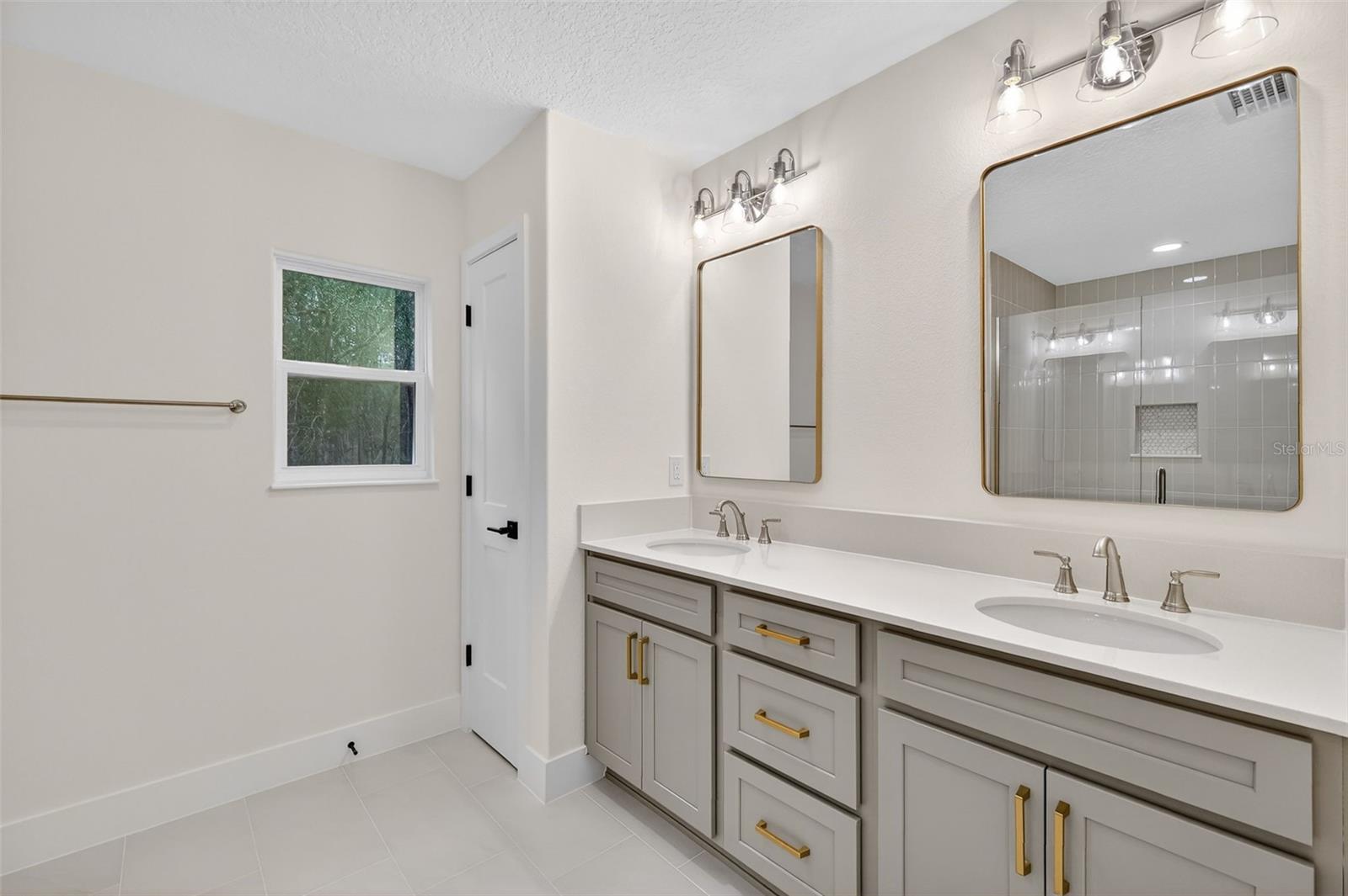 Image 20 of 32 For 1511 County Road 243a