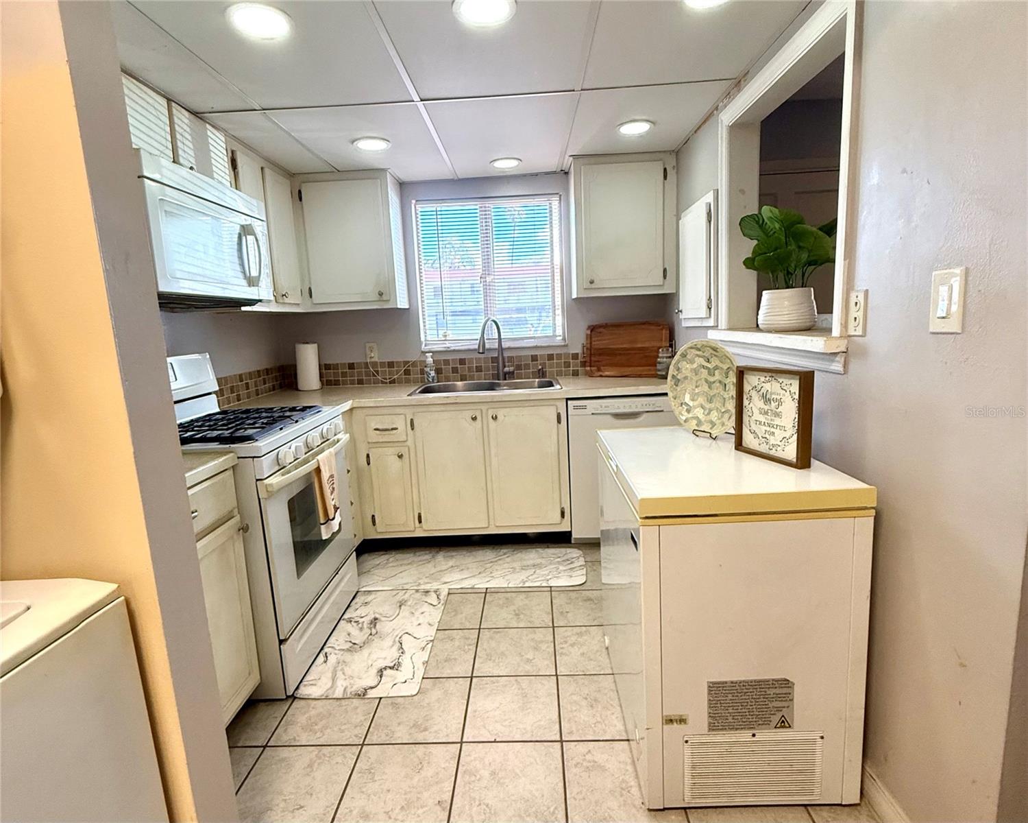 Image 12 of 28 For 1100 Martinique Drive 105