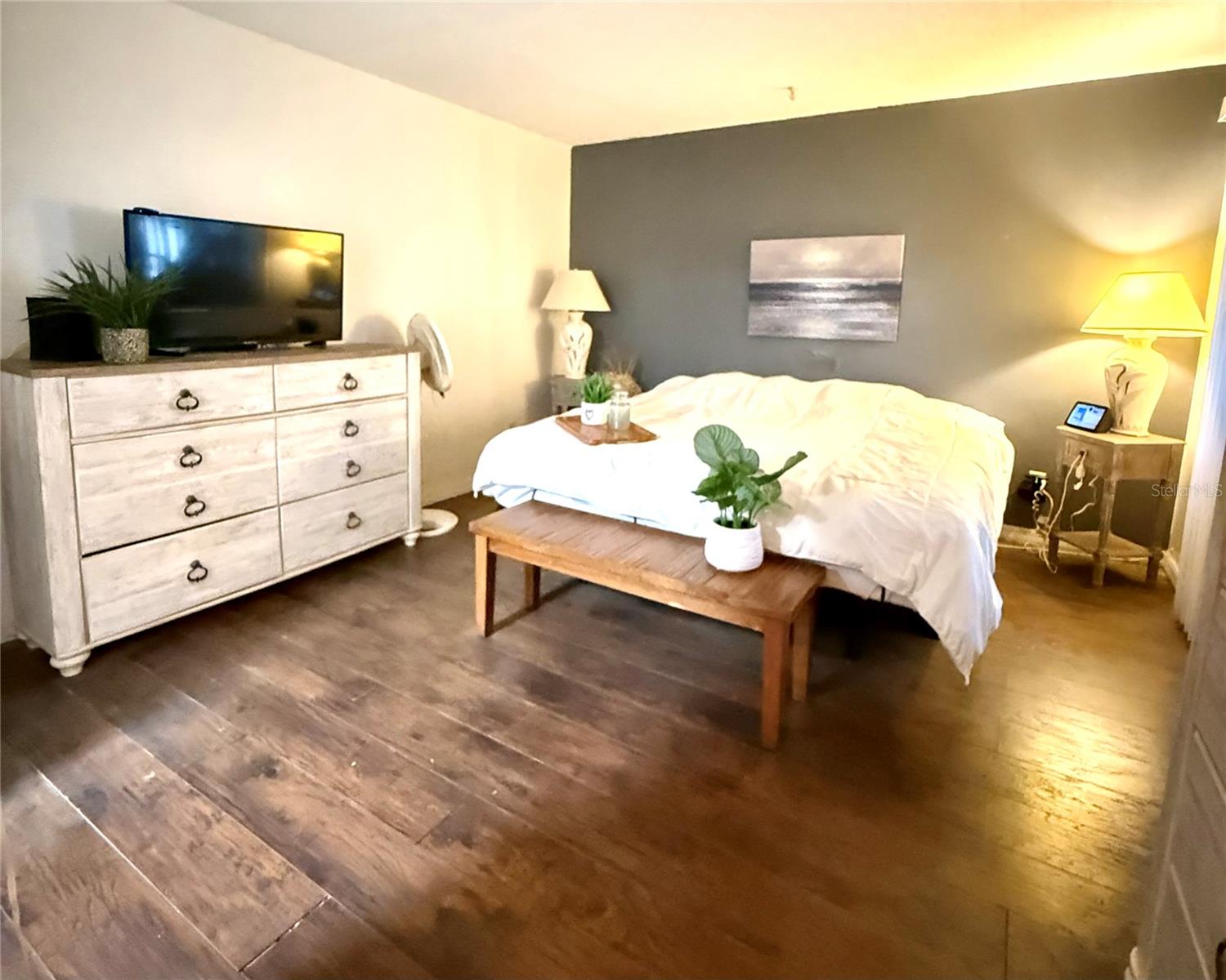 Image 17 of 28 For 1100 Martinique Drive 105