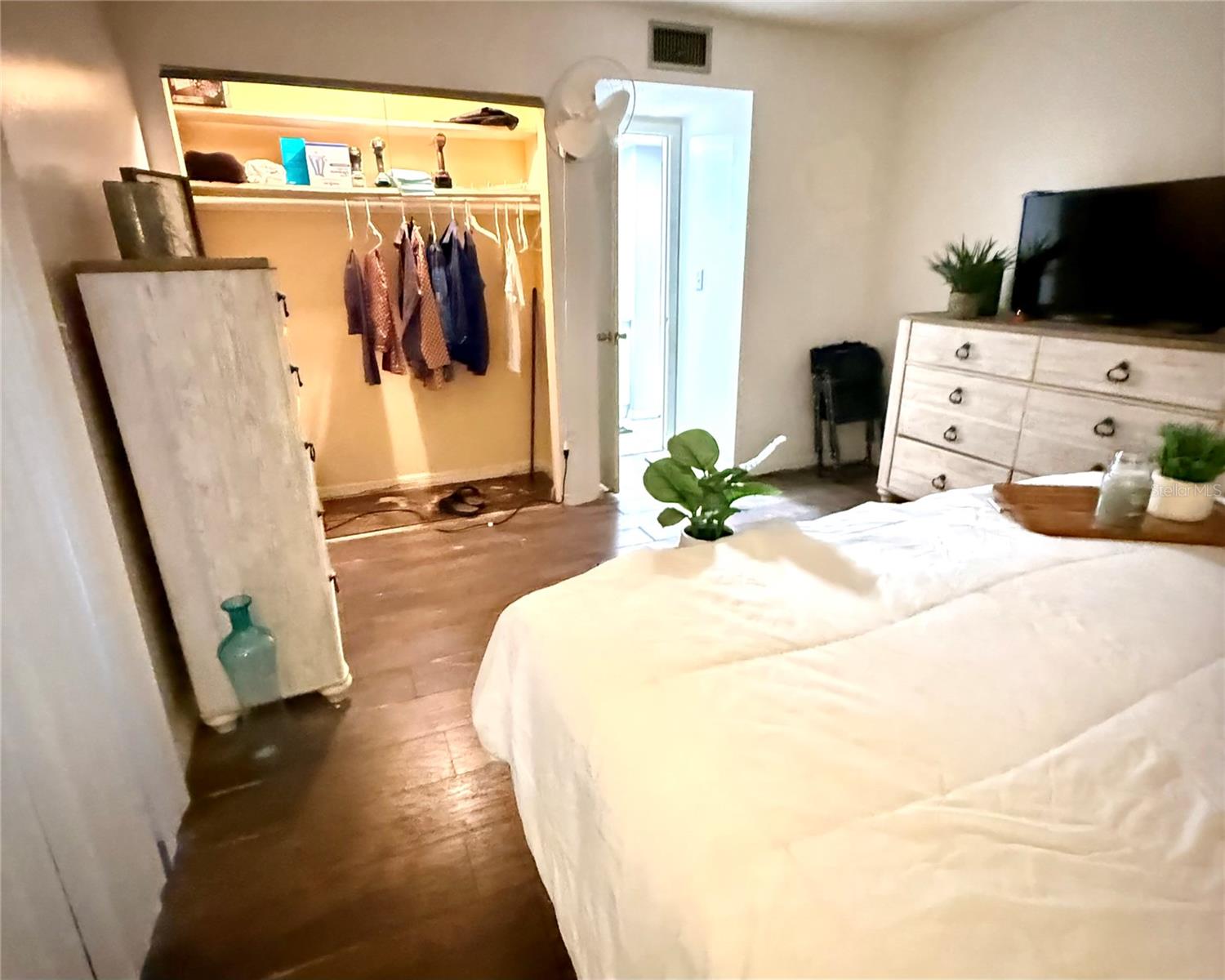 Image 20 of 28 For 1100 Martinique Drive 105