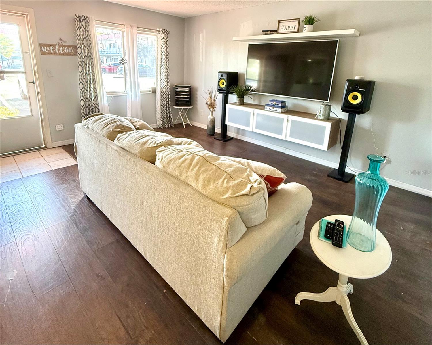 Image 4 of 28 For 1100 Martinique Drive 105