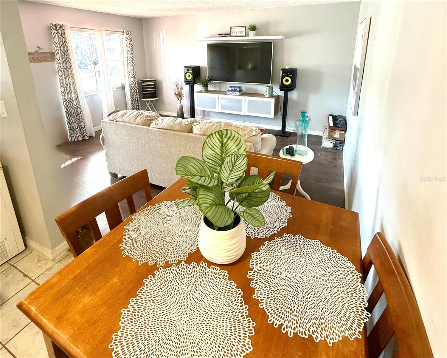 Image 5 of 28 For 1100 Martinique Drive 105