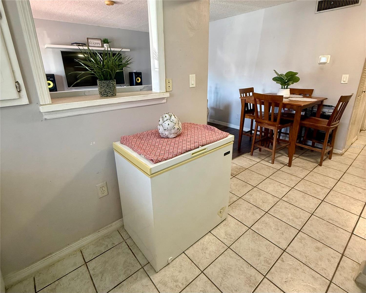 Image 6 of 28 For 1100 Martinique Drive 105