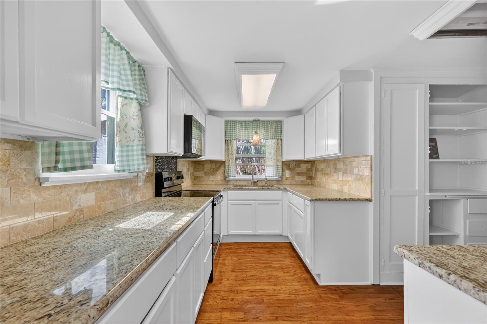 Image 21 of 42 For 92 Trowell Avenue