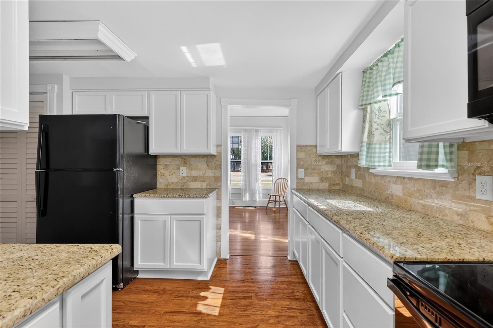 Image 24 of 42 For 92 Trowell Avenue