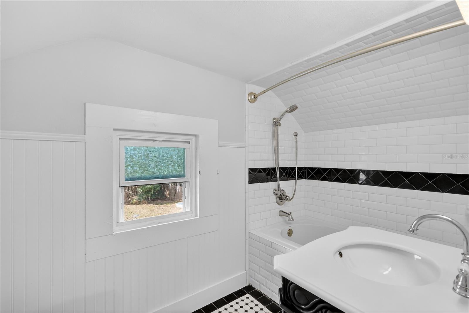 Image 31 of 42 For 92 Trowell Avenue