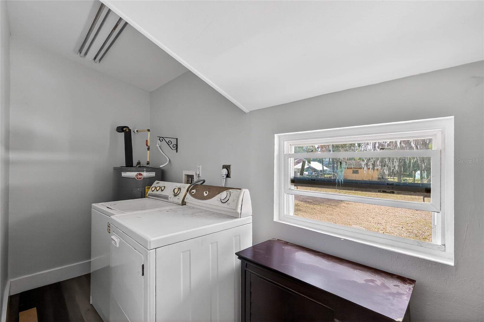 Image 34 of 42 For 92 Trowell Avenue