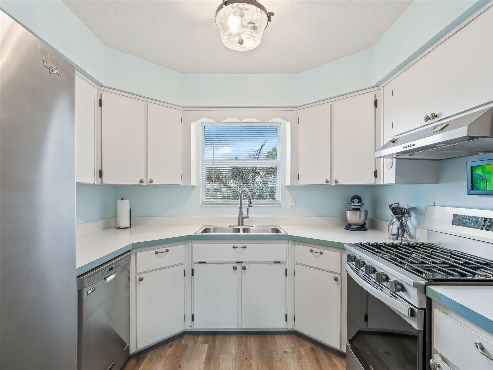 Image 18 of 49 For 1605 Selkirk Drive