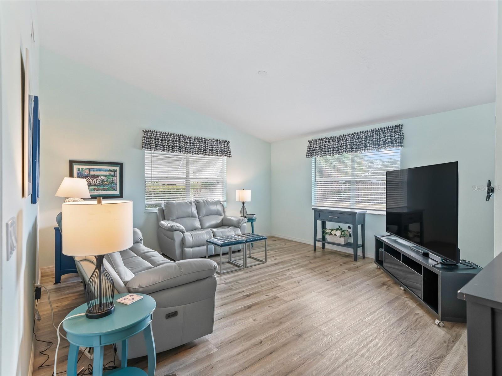 Image 5 of 49 For 1605 Selkirk Drive